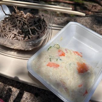 長男のランチ🍙

気づいたら食べ始めてた笑笑