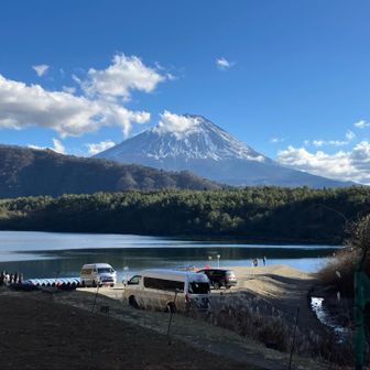 西湖
外国の方が多い