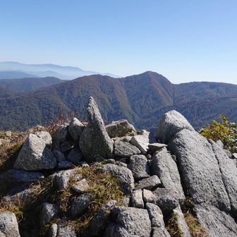 ユーフン山からの眺め〜小朝日岳が正面に✨