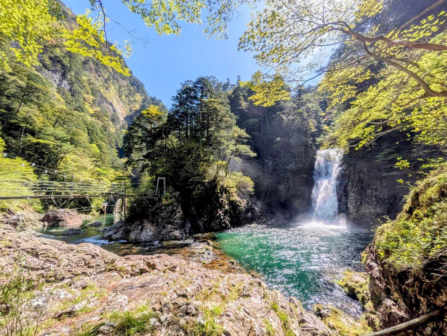 やってきました堂倉滝！まさに秘境！飛んでくる水しぶきが涼しい