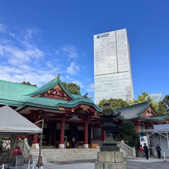 ビルとのコントラストが美しい