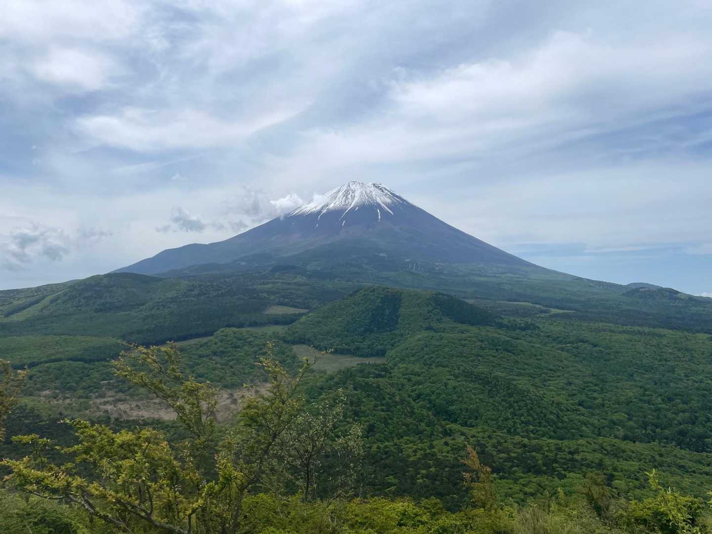 大室山南峰からは正面に富士山
