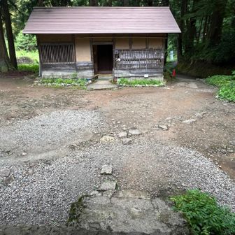 玄関土間から入口方面。