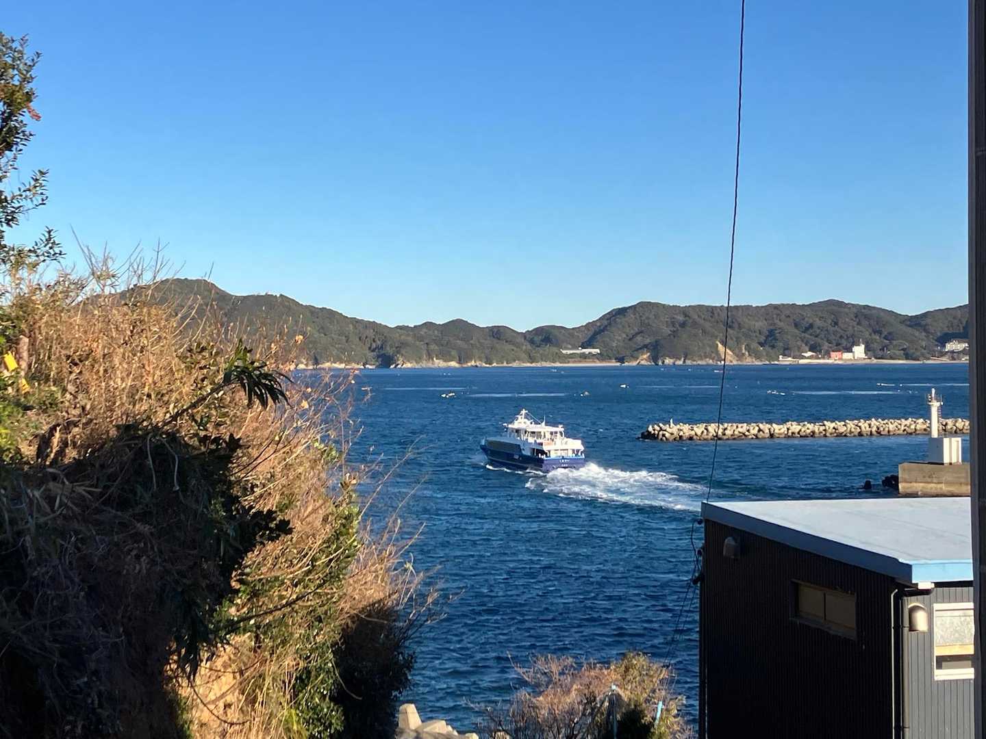 乗って来たフェリーが戻ってく👋
