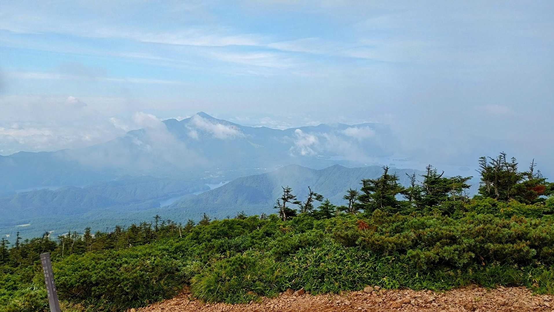 着いた時は、見えませんでしたが、風で霧が流れて磐梯山が顔を見せてくれました✨😄🤗