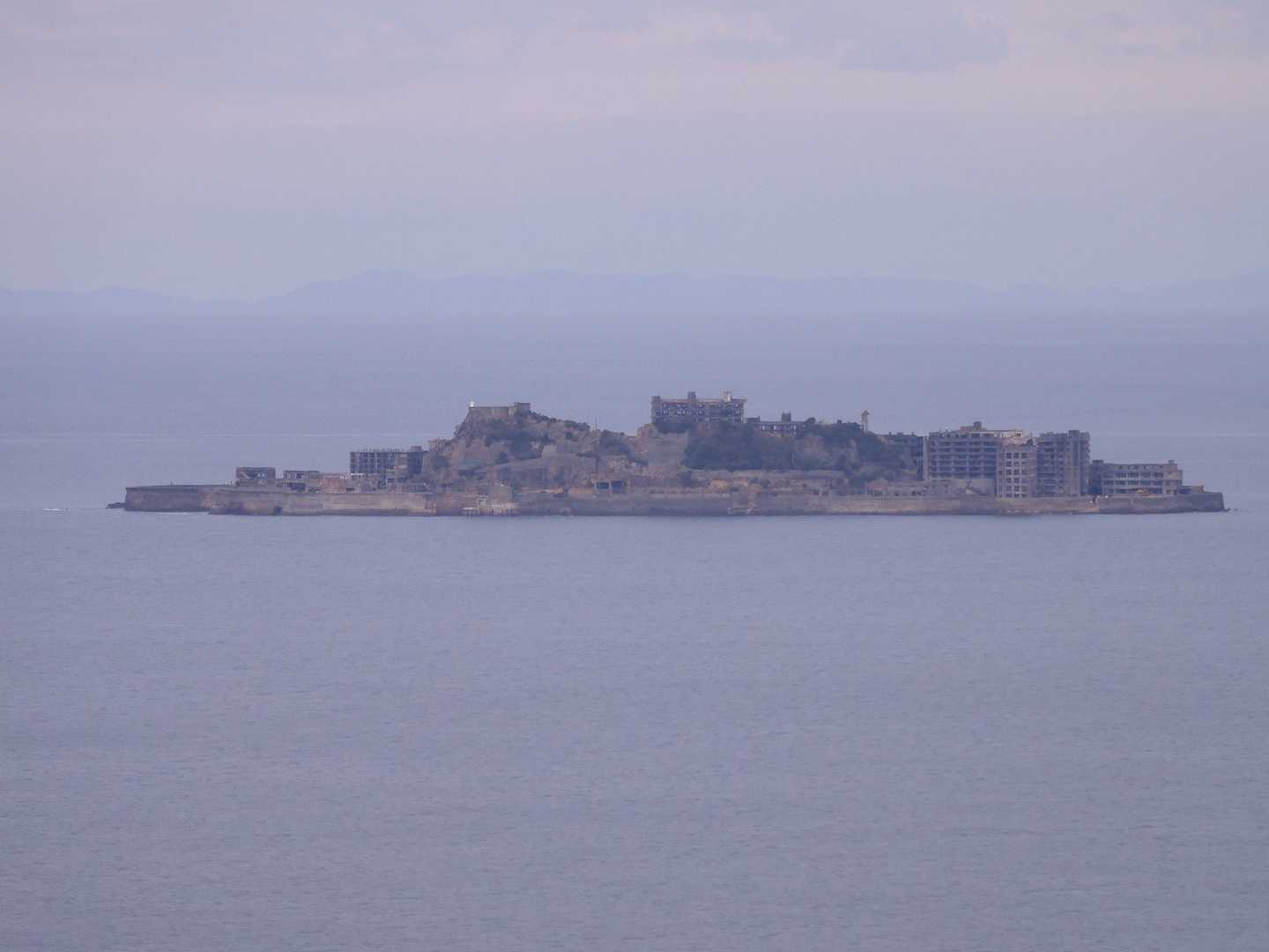 弁天山山頂より軍艦島ズーム