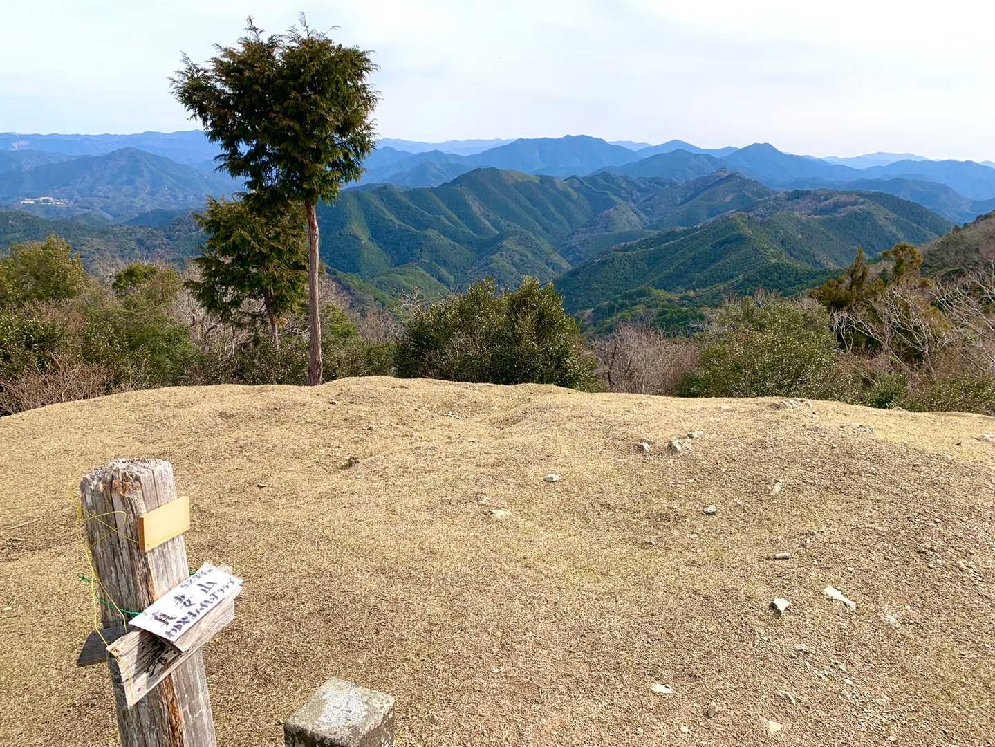 1時間程で頂上⛰
とても500mほどの標高とは思えない景色です❗️