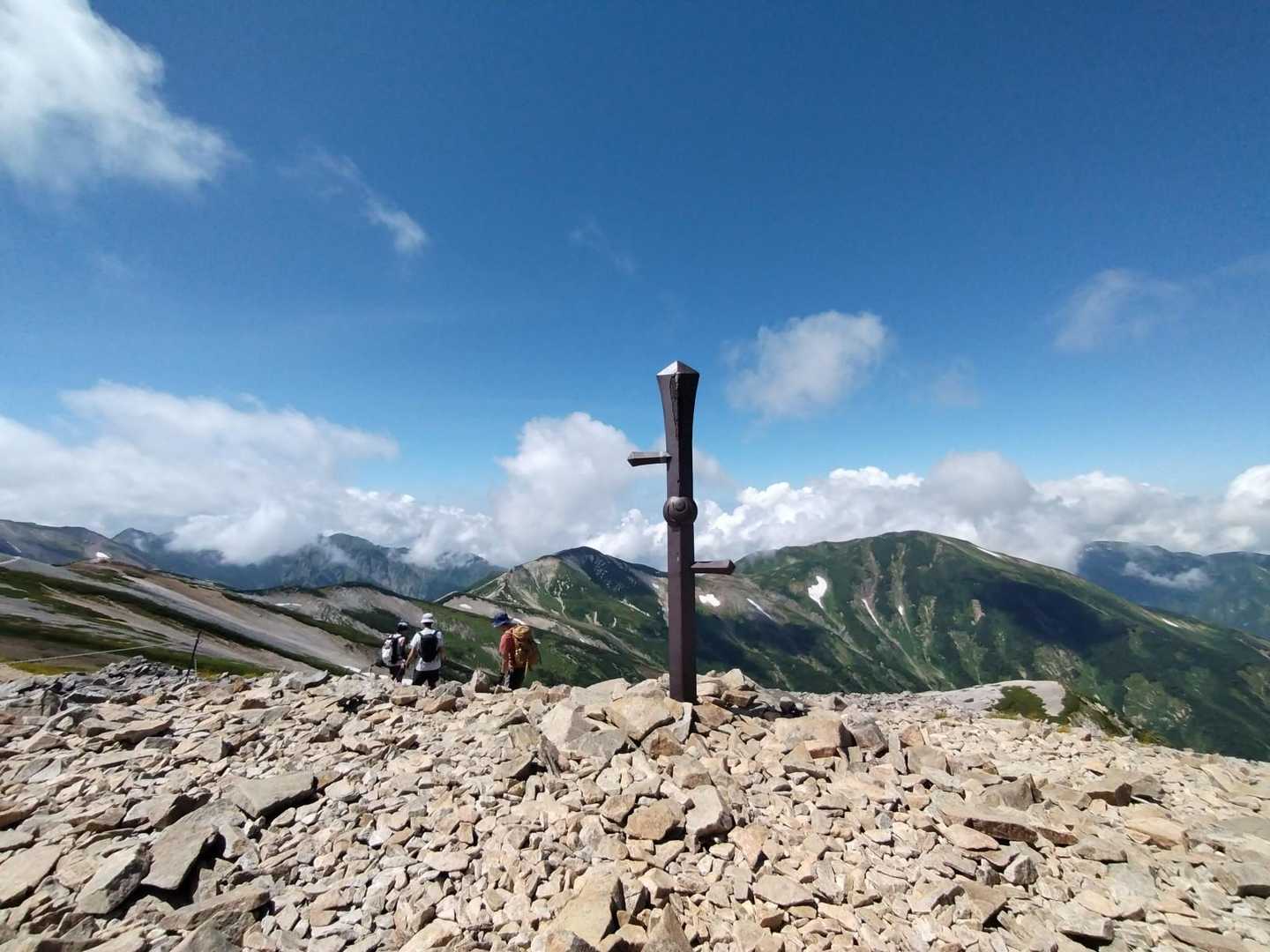 小蓮華山頂
でかい⚔️刺さってますw