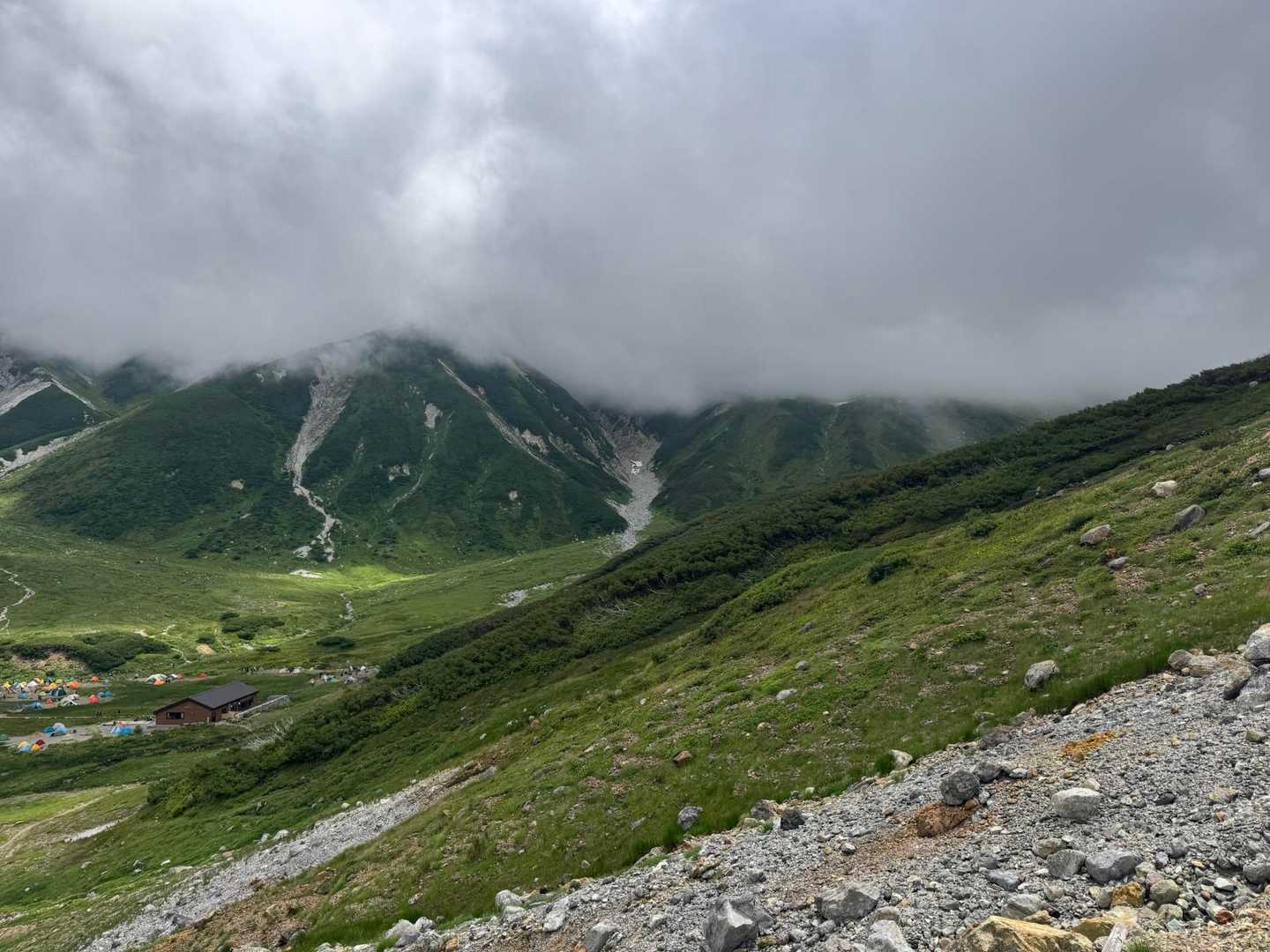 途中で山崎カールを撮りましたが
山頂付近に雲がかかっていて
行きと全く同じです。残念！