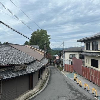 駐車場へ