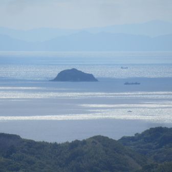 海も綺麗に輝き家島や船がのどか