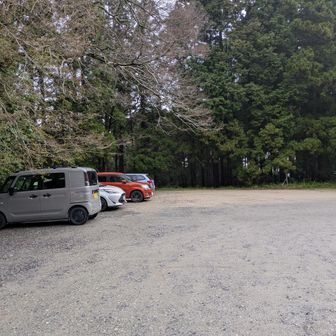雷神社横の雷山登山口駐車場