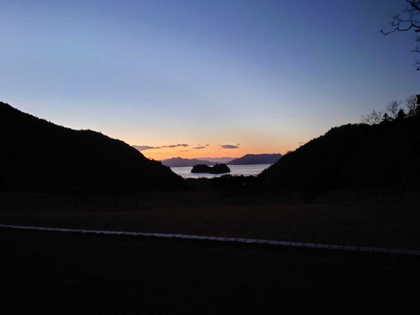 ガトーキングダムせとうちの駐車場から
朝焼け🌅を見ながら
上がっていきます🚶✨