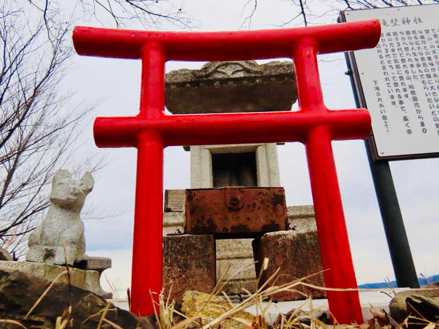 山頂の滝埜神社🙏
鳥居が赤く塗られました⛩️