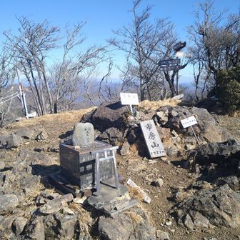 市房山頂上にやっと着きました☃️