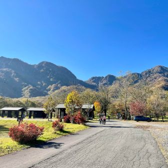 牧場を通って駐車場へ！戸隠山＆高妻山の縦走は登りごたえがあったな！