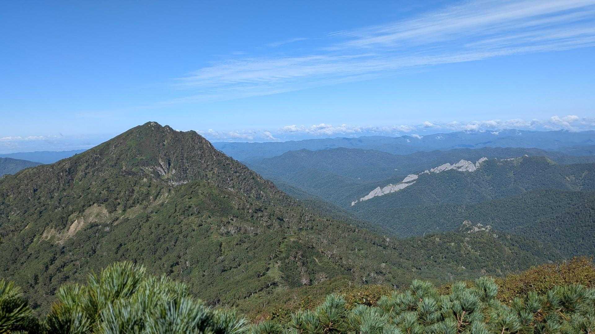 旧道登山口-芦別岳-雲峰山-半面山 縦走コースの写真