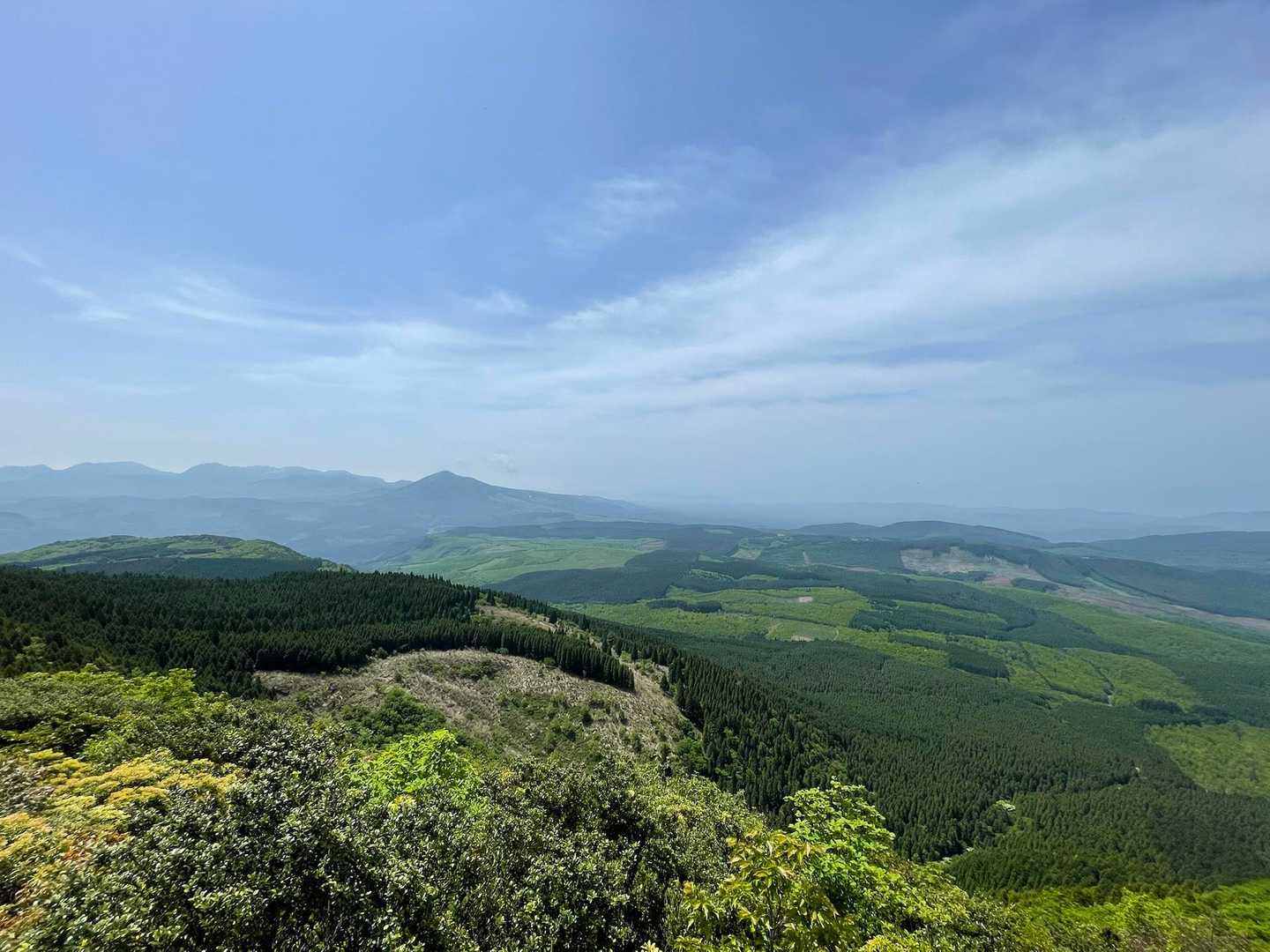 所々に咲いてるミヤマキリシマを観賞しつつ時々景色が広がる場所に立ち寄りながら…ここはなんとも穏やかな時間が流れてます☺️