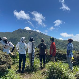大船山をバックに
法華院山荘へ戻り