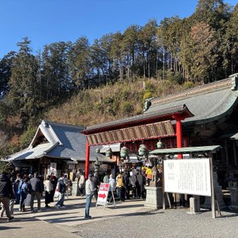参拝者で賑わう大平山神社