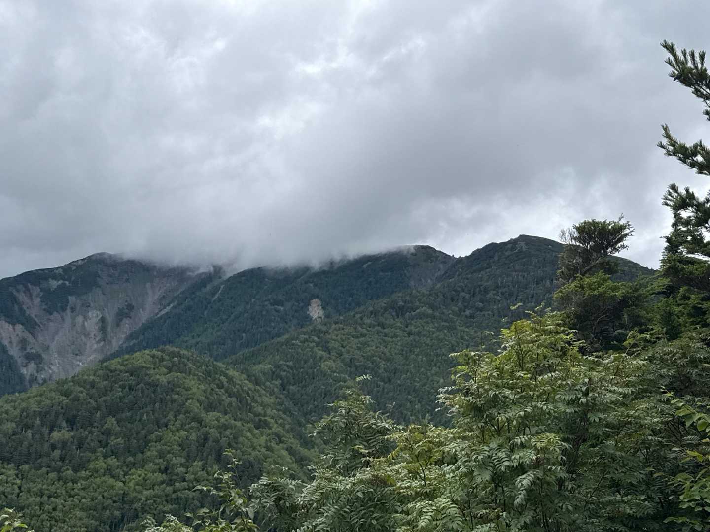3000m稜線はガスガスですね