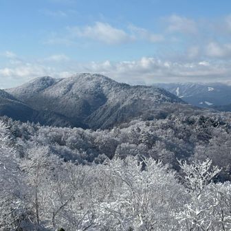 位山から川上岳に続く稜線
美しくて、しばらくボーッと☺️

ここからだとCT往復6時間かかるとのこと
また日の長い季節に挑戦です！