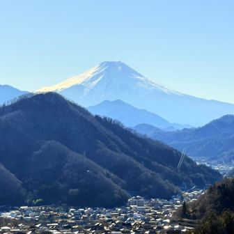 大洞岩🪨からの富士山🗻
光り輝く🗻と市街地🏘️