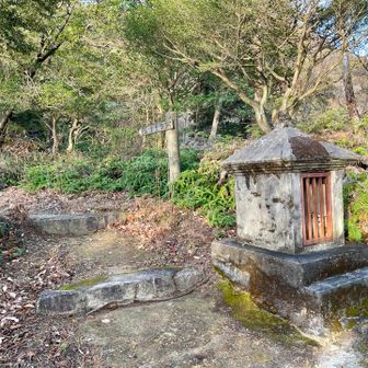 道中に何体も石仏が置いてあった！