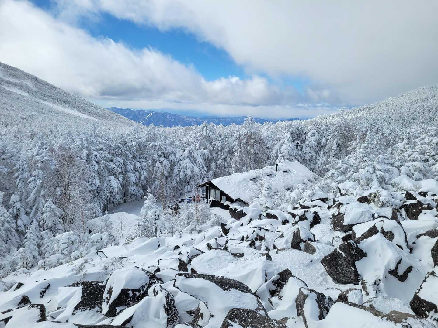 上から山小屋を(๏ ๏)