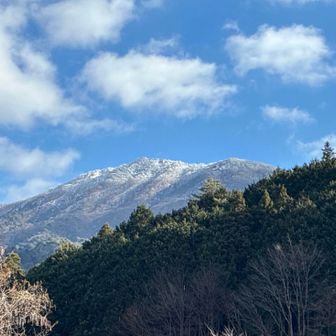 最後に下山あるあるの青空😅
高見山は白い🏔️