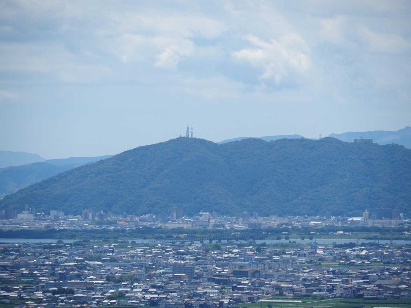 眉山がお向かいに！