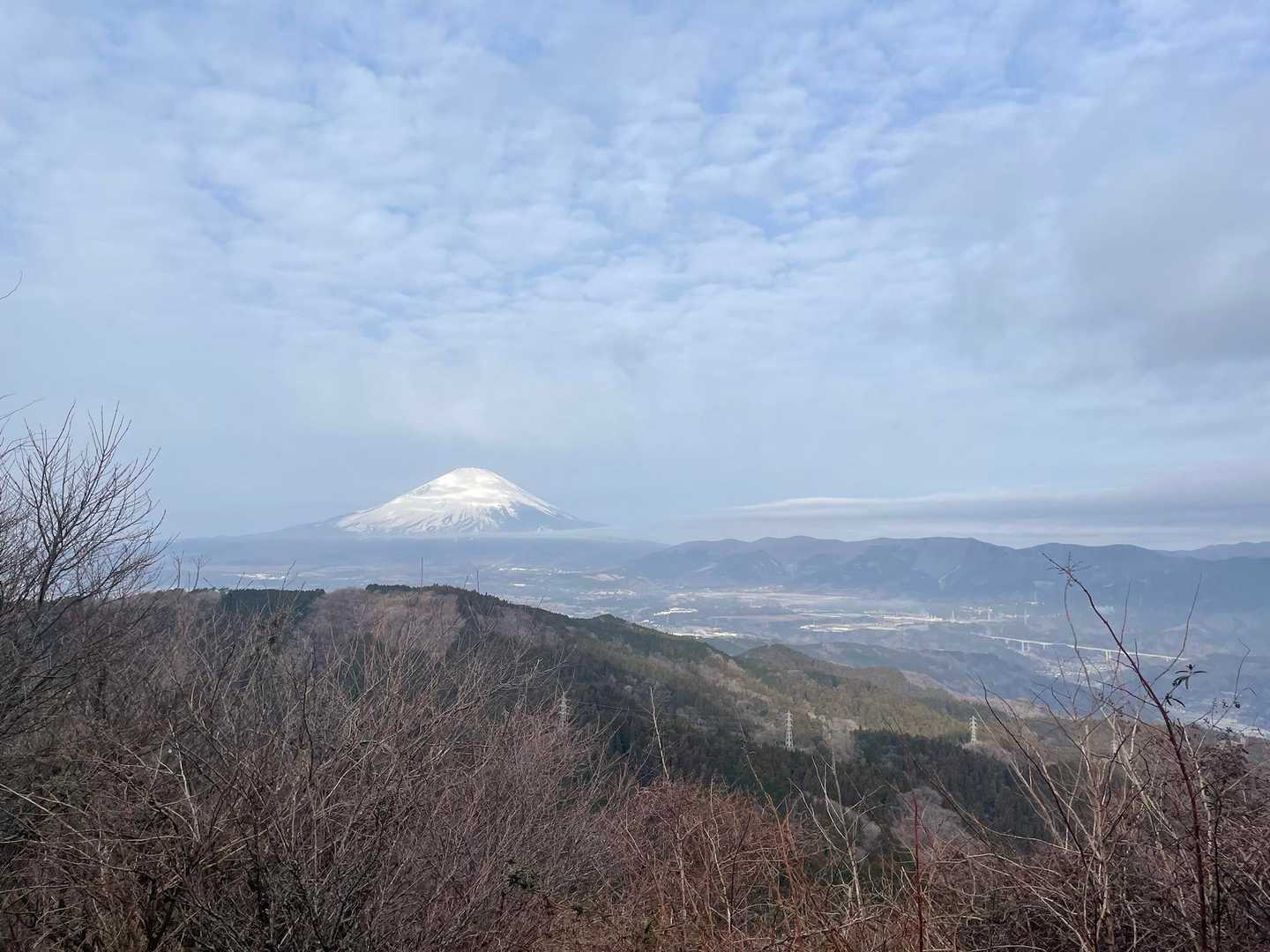 矢倉岳 | 富士山の壮大な姿を仰ぐ、新緑と秋の紅葉に包まれる静かな周回ルートの写真