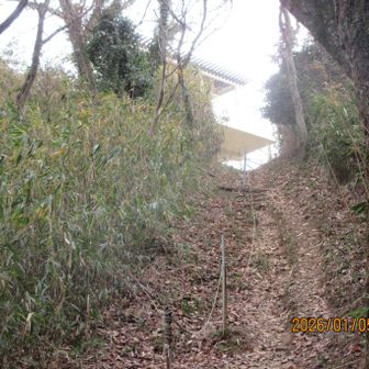 アップダウンの先にようやく見えて来た鐘の公園。