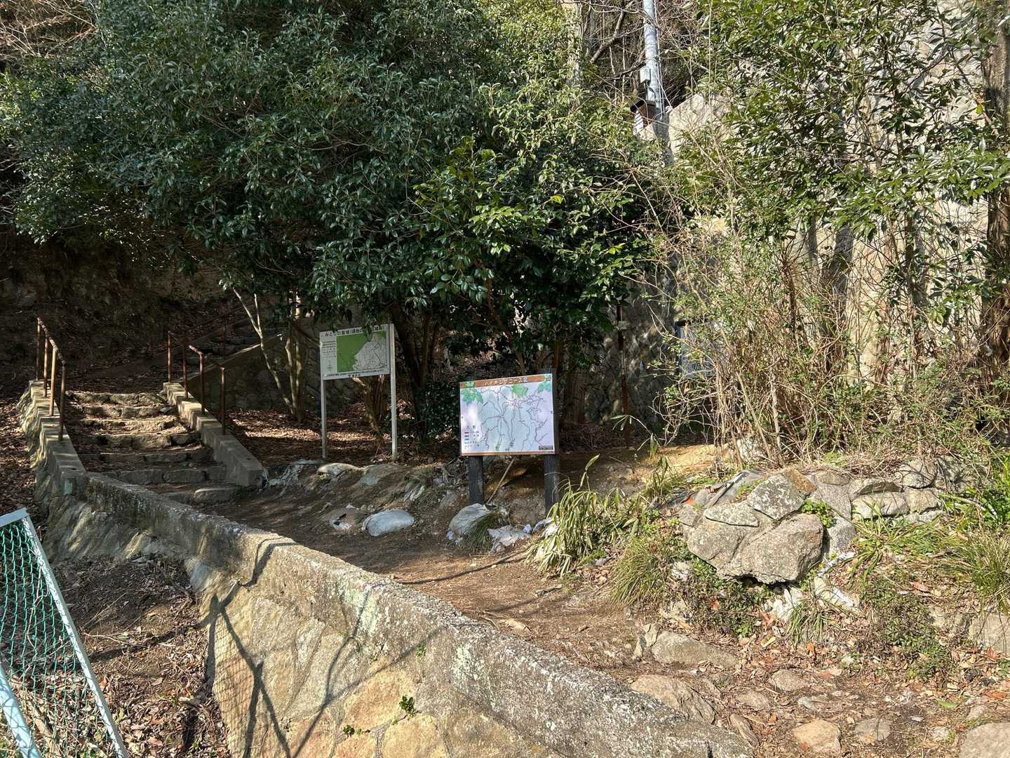 住宅街から登山口へ