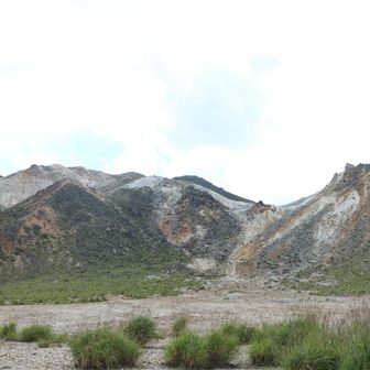 硫黄山の斜面がなかなかに壮観でした