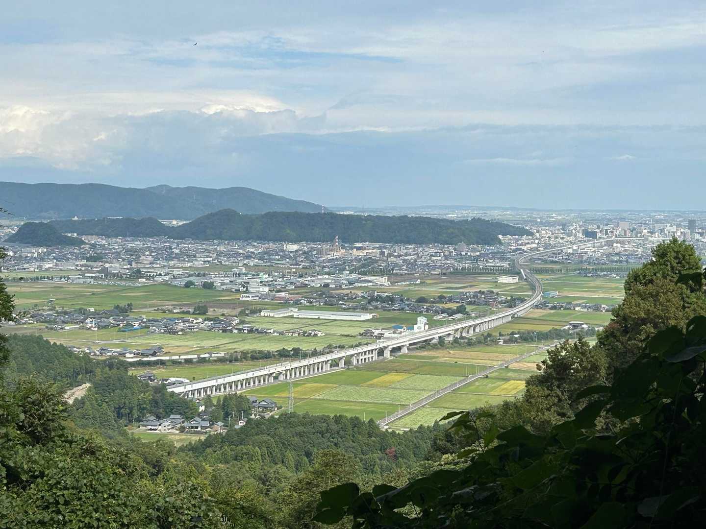 坂の途中　景色抜けるポイント

田園に新幹線高架一筆書き