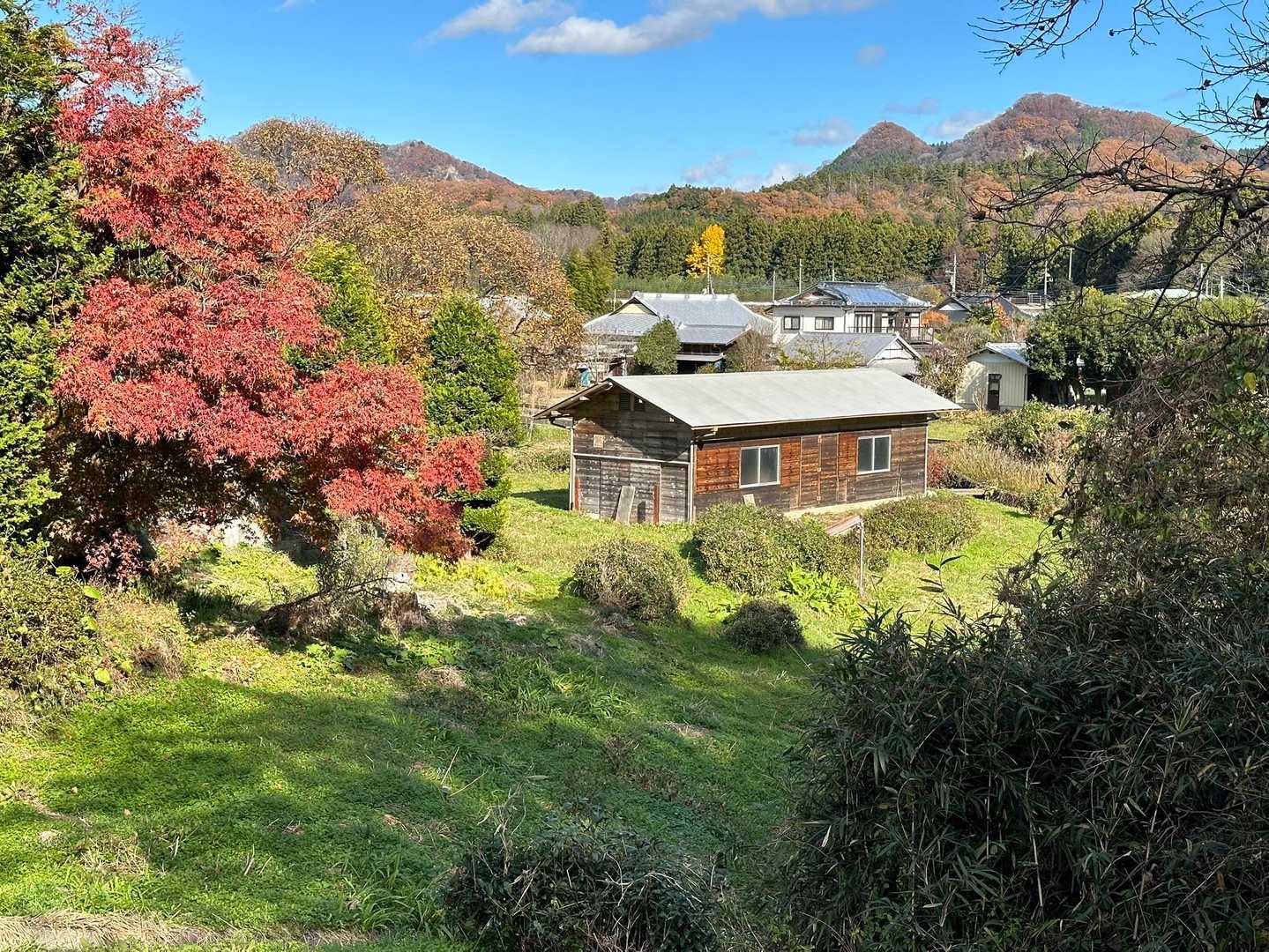 左が生瀬富士、右の三角な山は月居山❗️だと思います。