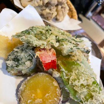 天ぷらも物凄く美味しい！
山菜と野菜の天ぷら、きのこづくし天ぷら
このボリュームで1,200円ずつは安いと思う！