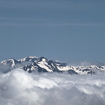 笠ヶ岳とその左は多分薬師岳、その左が黒部五郎岳…