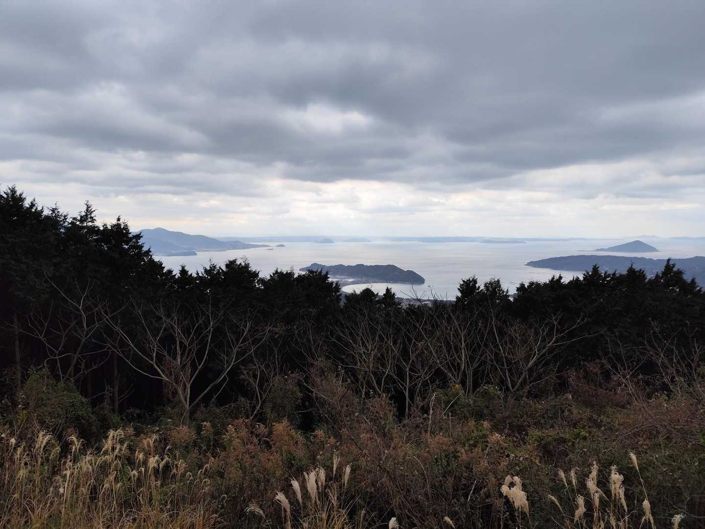 可也山往復 | 地元の遠足の定番。糸島富士の別名を持つ頂から眺める青色の写真