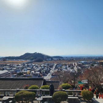 織姫神社も景色が良い
渡良瀬川もちょこっと見える
足利アルプスの山頂や展望台、テラスは、だいたい東向なのでいろんな場所から日の出が見える
近くにこんな山があるといい