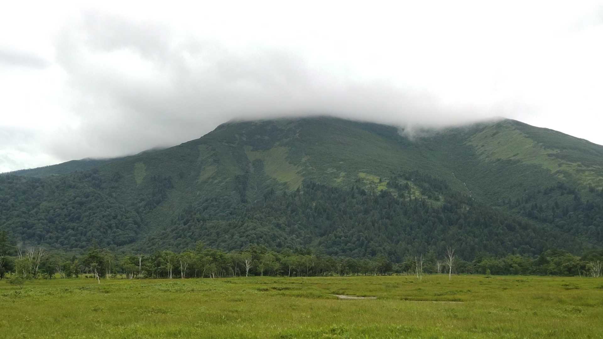 至仏山
正面にトレイル見えますね