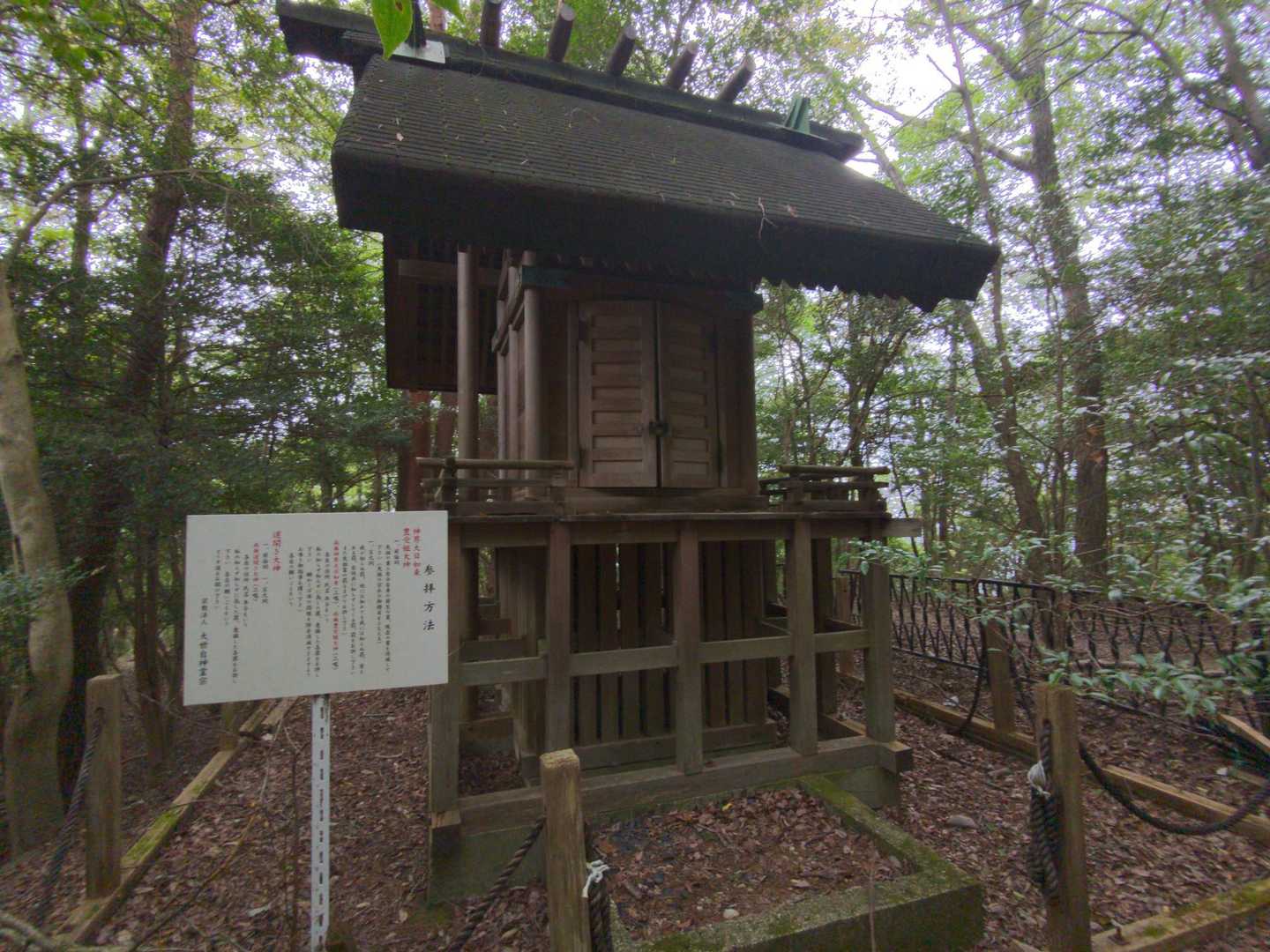 普段は素通りしてしまう祠にもお参り🙏