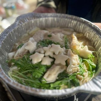 お餅・麺・餃子🥟も投入して…♡

DAISOで買った星のお餅
型崩れせず鍋にもひっつかないので
意外にイケる👍✨