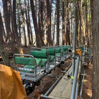 作業員を運ぶモノレールかな？
乗りたい👷