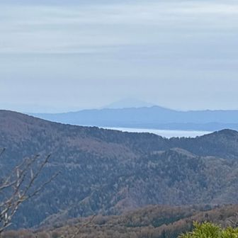 遠くに岩木山😃