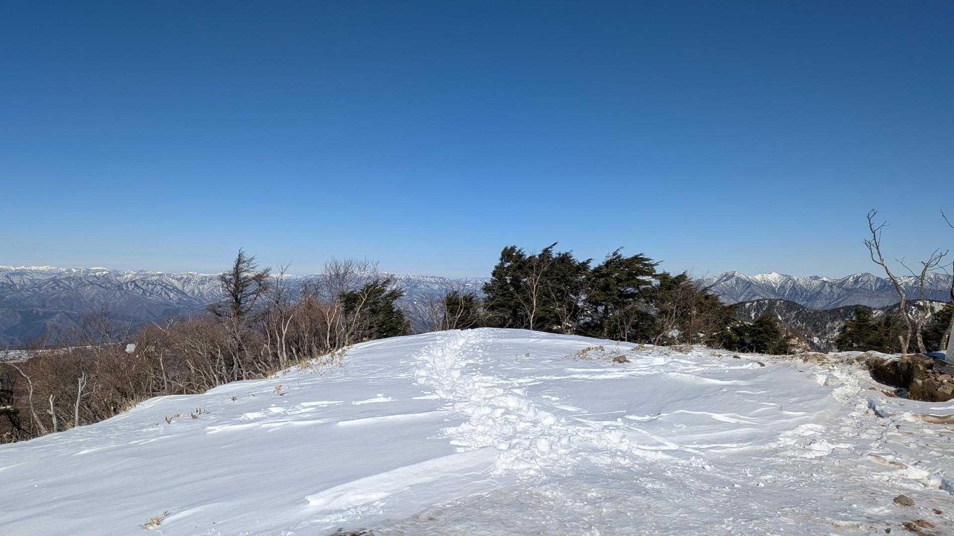 広い山頂