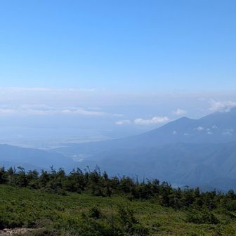 奥の方には猪苗代湖と磐梯山