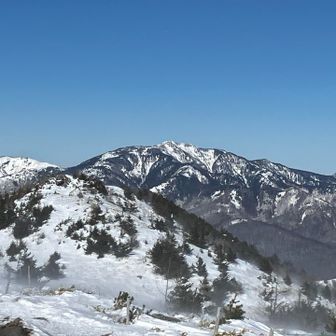 北峯の奥に四阿山