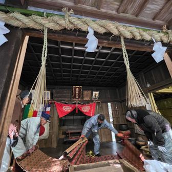 14時すぎと遅く到着､お片付けの中お詣りさせてもらいました。
  
1/2の23:00～1/3の14:00
期間､時間限定
14時から片付け間に合って良かった